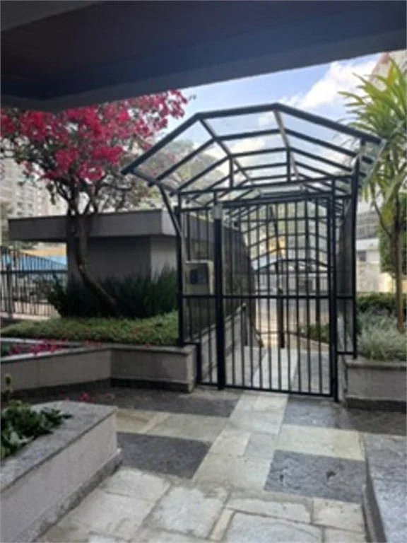 Apartamento à venda com 3 quartos, sendo 1 suíte,  em Jardim das Acácias, São Paulo, SP