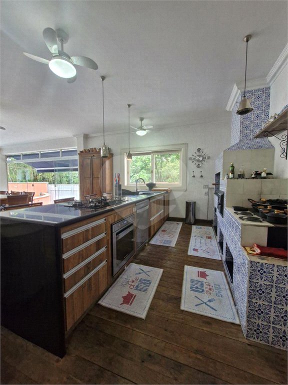 Casa à venda com 4 suítes no condomínio Estância Marambaia, Vinhedo - SP