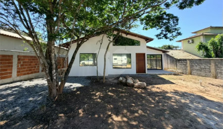 Casa à venda com 4 quartos, sendo 3 suítes, em Caravelas, Armação dos Búzios, RJ