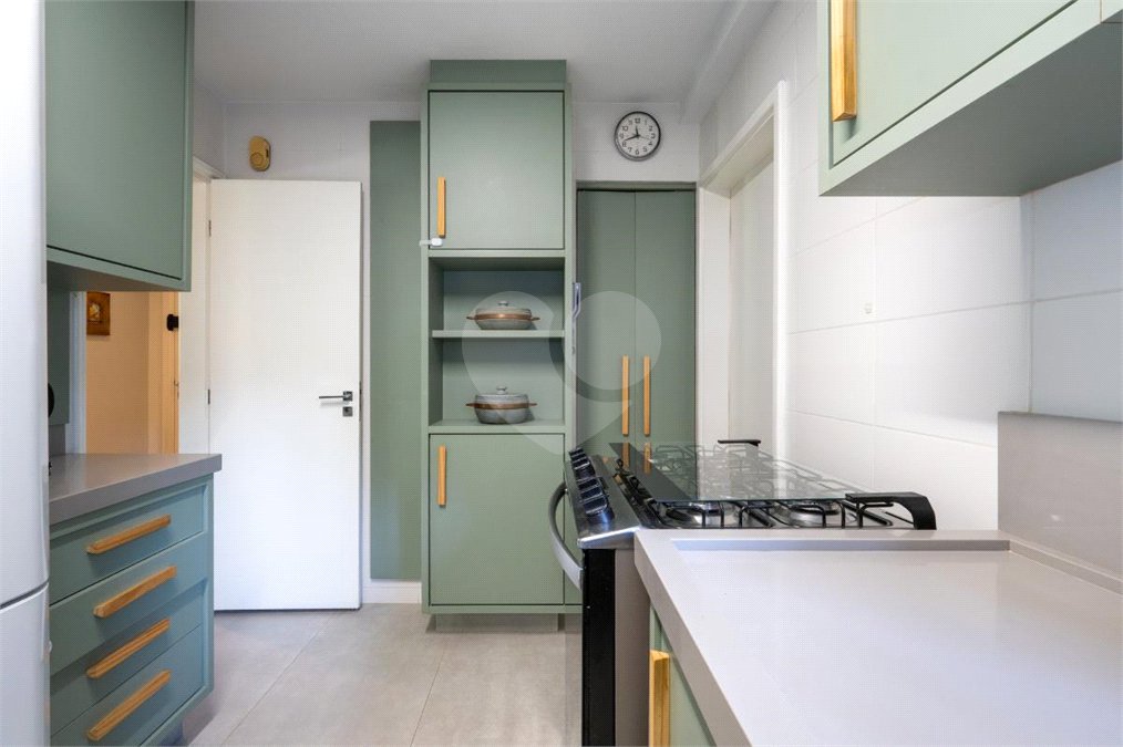 Apartamento à venda com 3 quartos, sendo 1 suíte, em Jardim Morumbi, São Paulo, SP