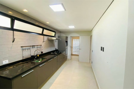 Casa à venda com 3 suítes no condomínio Euroville II, Bragança Paulista - SP