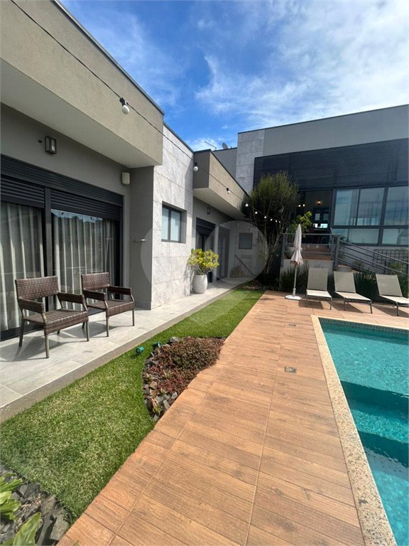 Casa à venda com 3 suítes no condomínio Campo de Toscana, Vinhedo - SP