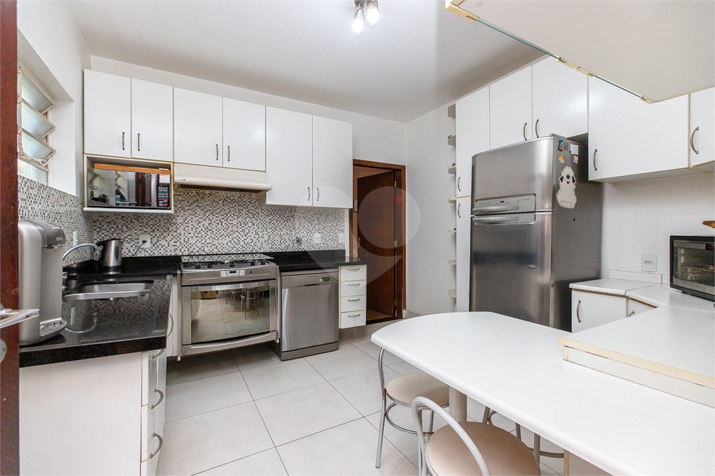 Casa Térrea à venda com 5 quartos, sendo 3 suítes, em Jardim Marajoara, São Paulo, SP