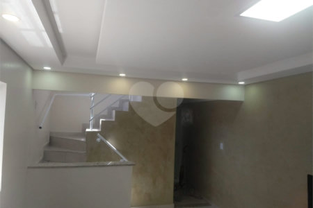 Sobrado à venda com 3 quartos em Jardim Helena, Ferraz de Vasconcelos, SP