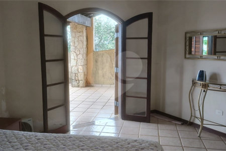Chácara à venda com 4 quartos, sendo 3 suítes, em Campos de Atibaia, Atibaia, SP