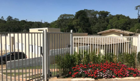 Casa à venda com 3 quartos, sendo 1 suíte, no condomínio Residencial Vila D`ouro, Cotia - SP