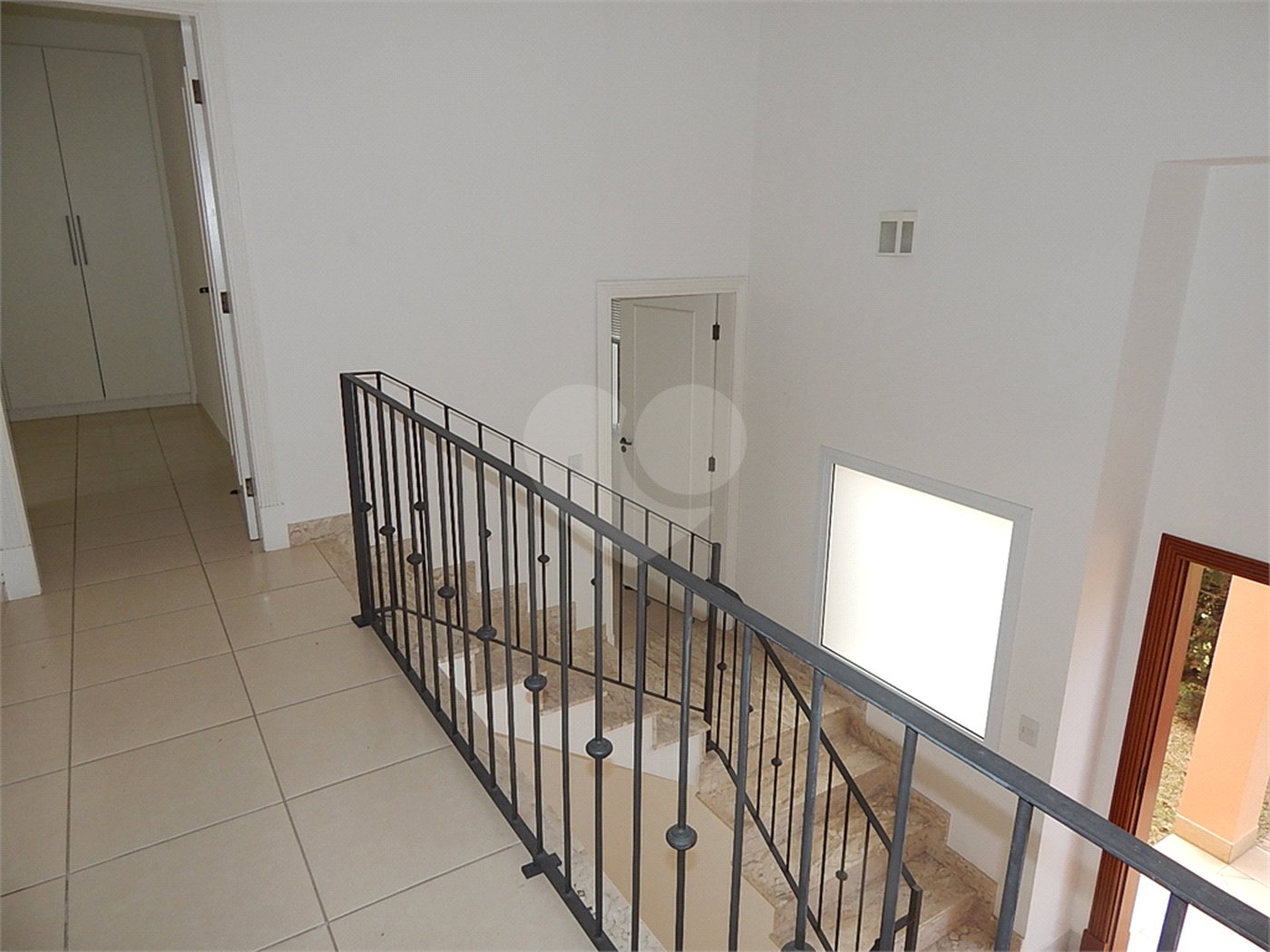 Casa à venda com 3 suítes no condomínio Recanto dos Paturis, Vinhedo - SP