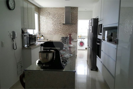 Triplex à venda com 4 suítes em Vila Oliveira, Mogi das Cruzes, SP