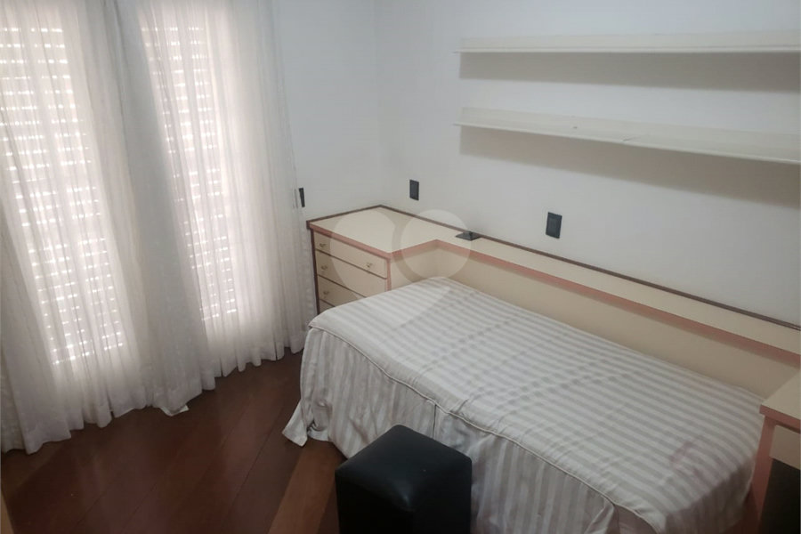 Sobrado à venda com 4 quartos, sendo 2 suítes,  em Tremembé, São Paulo, SP