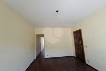 Sobrado à venda com 3 quartos, sendo 1 suíte,  em Jardim Esmeralda, São Paulo, SP