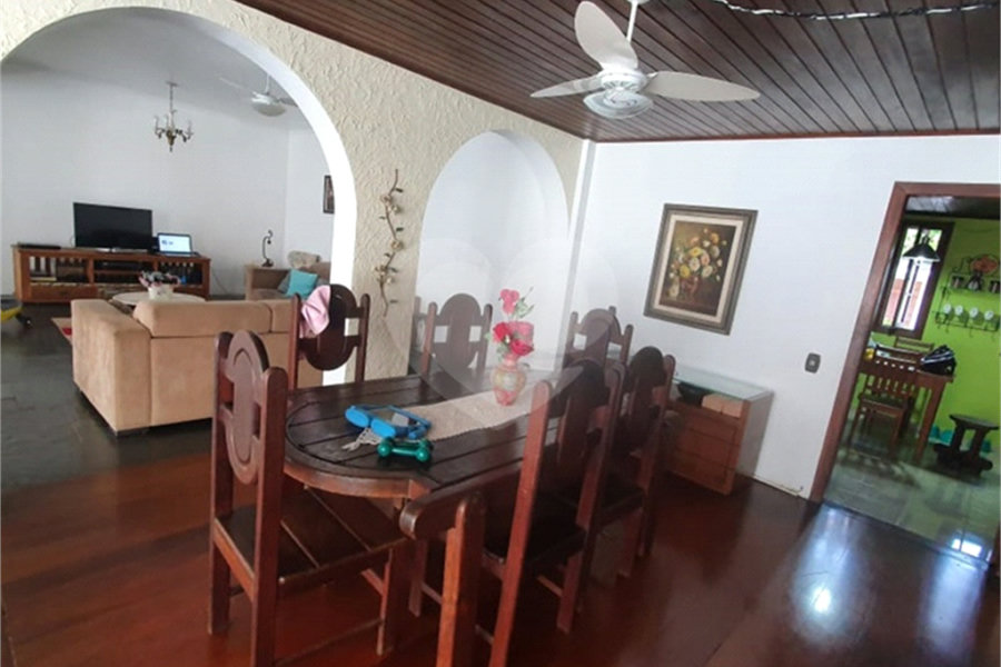 Sobrado à venda com 5 quartos, sendo 3 suítes, em Tremembé, São Paulo, SP