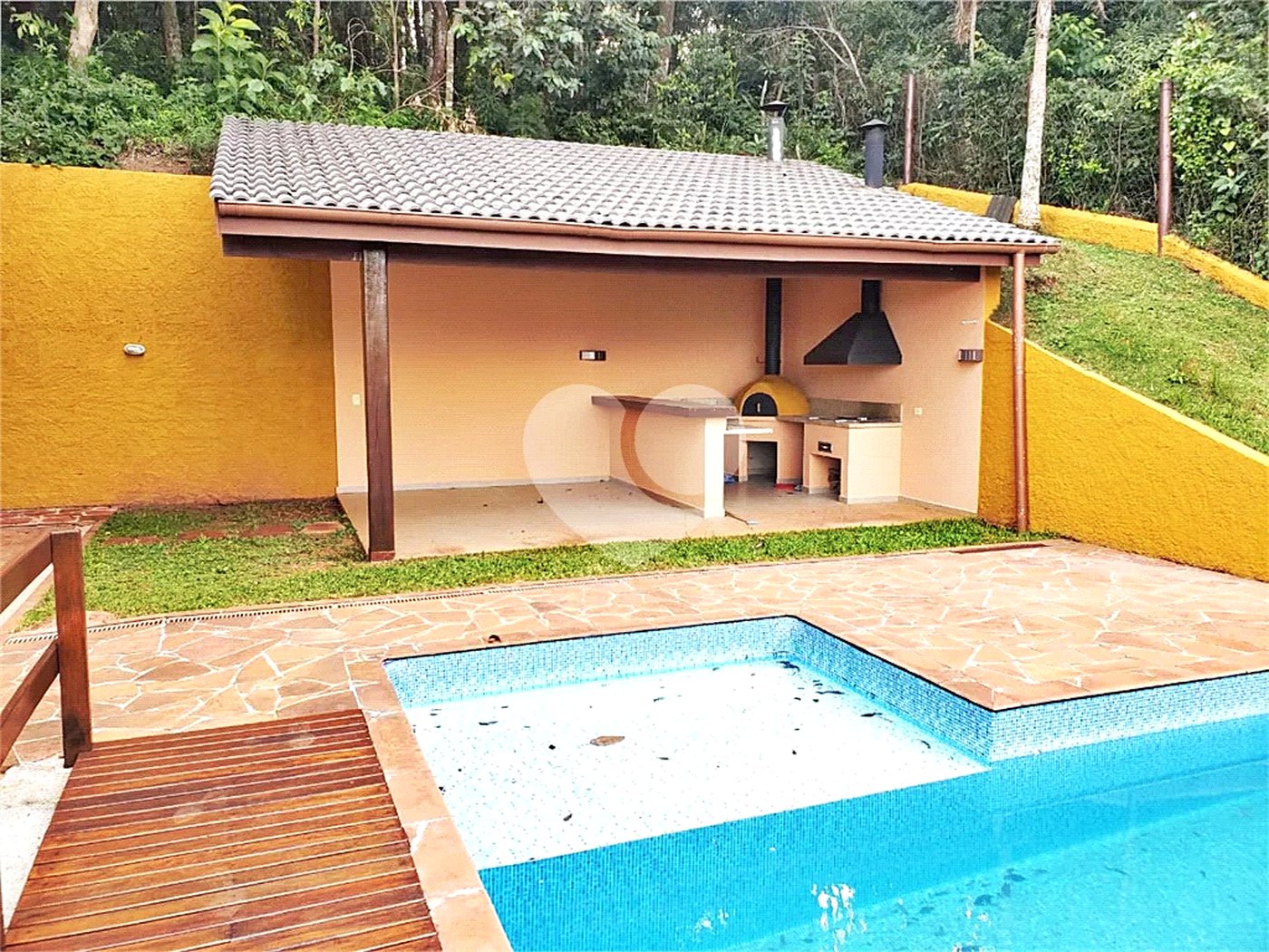 Casa à venda ou para alugar com 7 quartos, sendo 5 suítes, no condomínio Sausalito, Mairiporã - SP
