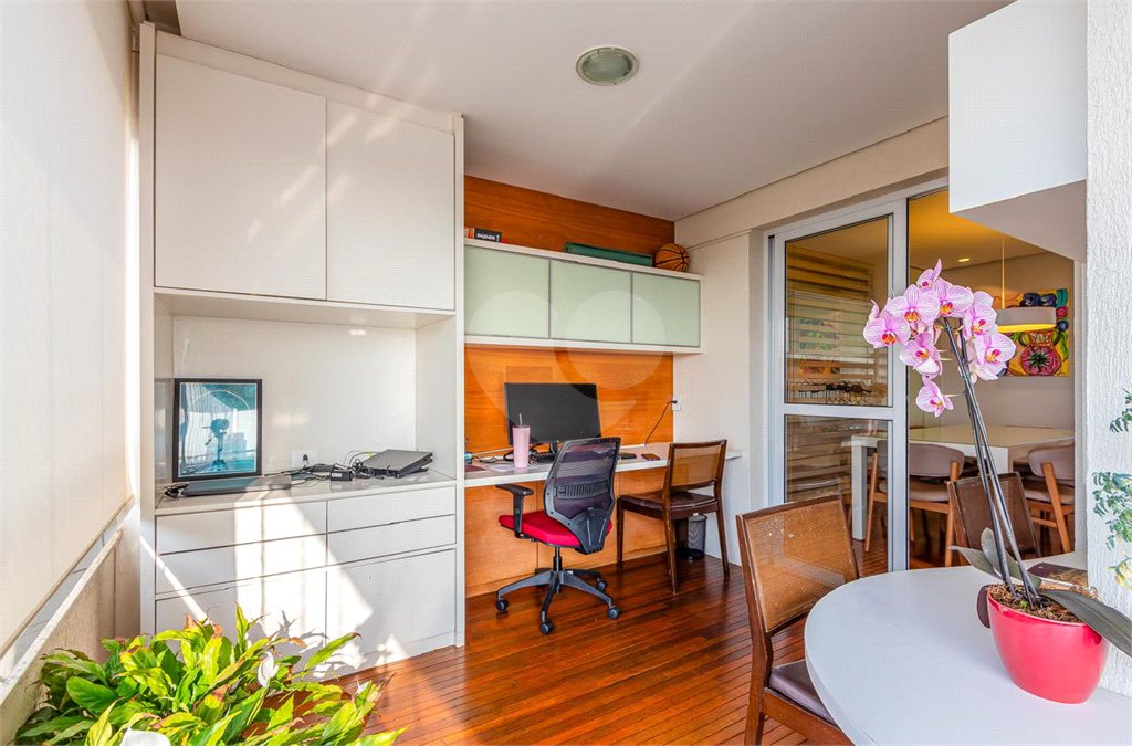 Apartamento à venda com 4 quartos, sendo 3 suítes,  em Real Parque, São Paulo, SP