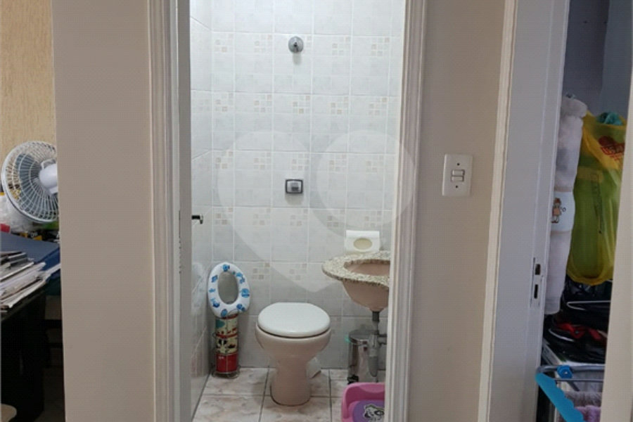 Casa à venda com 3 quartos, sendo 1 suíte, no condomínio Res Azaléias, São Paulo - SP