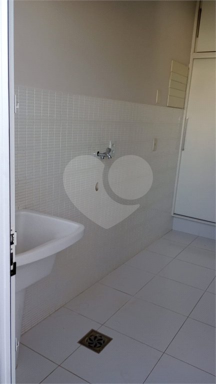 Casa à venda com 3 suítes no condomínio Picollo, Louveira - SP