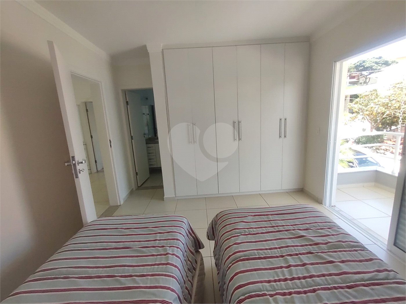 Casa à venda com 3 suítes no condomínio Villaggio Capriccio, Louveira - SP