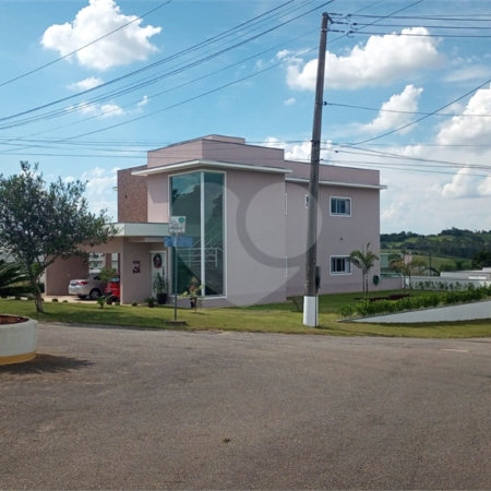 Casa à venda com 5 suítes no condomínio Village da Serra, Araçoiaba da Serra - SP