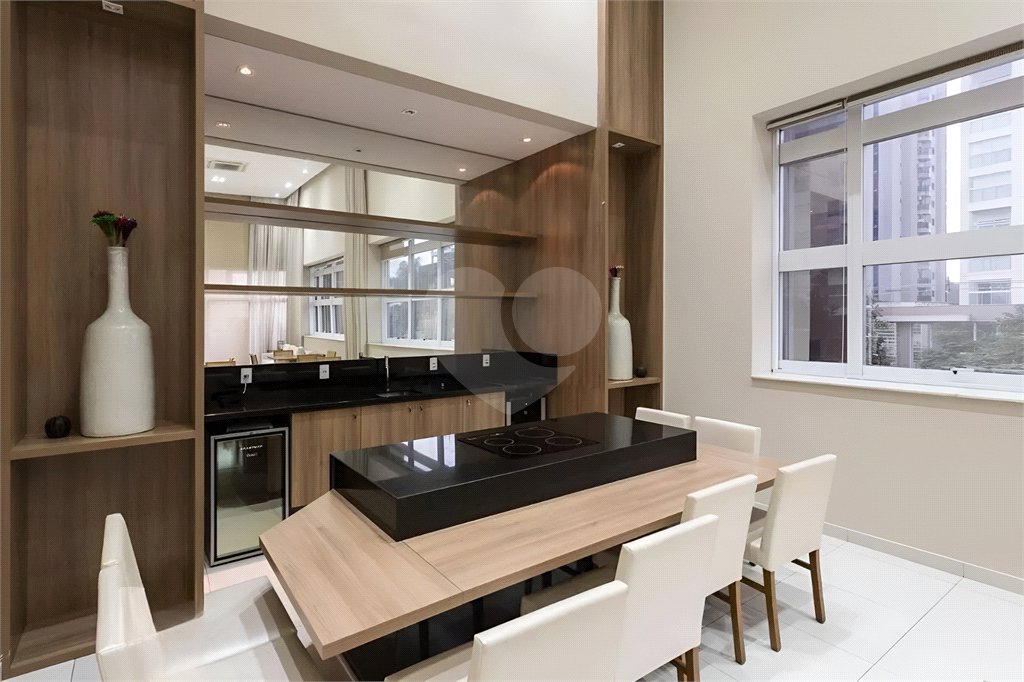 Apartamento à venda com 2 quartos, sendo 1 suíte,  em Vila Olímpia, São Paulo, SP