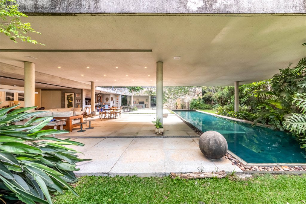 Sobrado à venda com 3 suítes em Cidade Jardim, São Paulo, SP