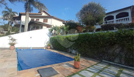 Casa à venda com 4 quartos, sendo 1 suíte, no condomínio Alpes da Cantareira, Mairiporã - SP