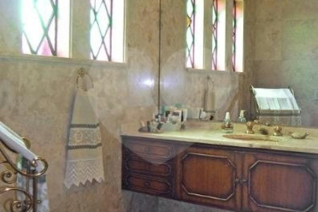 Casa à venda com 5 quartos, sendo 4 suítes, em Alto da Boa Vista, São Paulo, SP