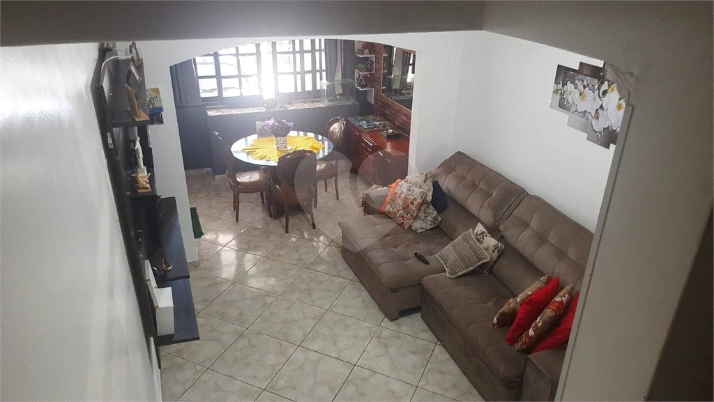 Sobrado à venda com 3 quartos, sendo 1 suíte, em Tremembé, São Paulo, SP