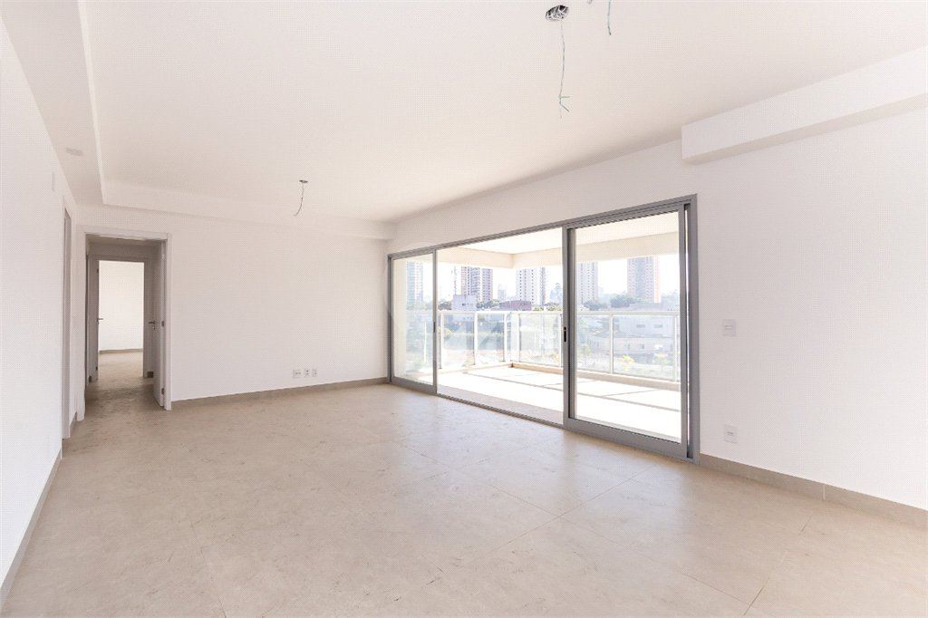 Apartamento à venda com 3 quartos, sendo 1 suíte,  em Vila Sofia, São Paulo, SP
