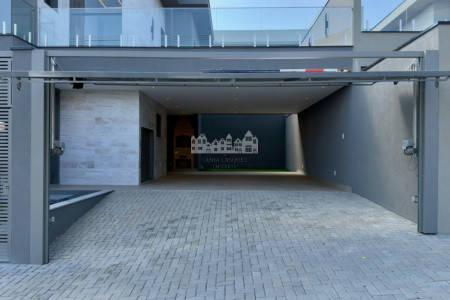 Casa à venda no bairro Loanda em Atibaia com 3 suítes e terraço solarium