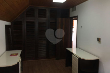 Casa à venda com 3 quartos, sendo 1 suíte, no condomínio Lago Azul, Araçoiaba da Serra - SP