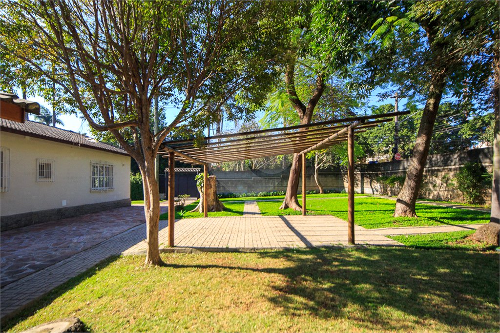 Casa Térrea à venda com 3 quartos, sendo 1 suíte, em Alto da Boa Vista, São Paulo, SP