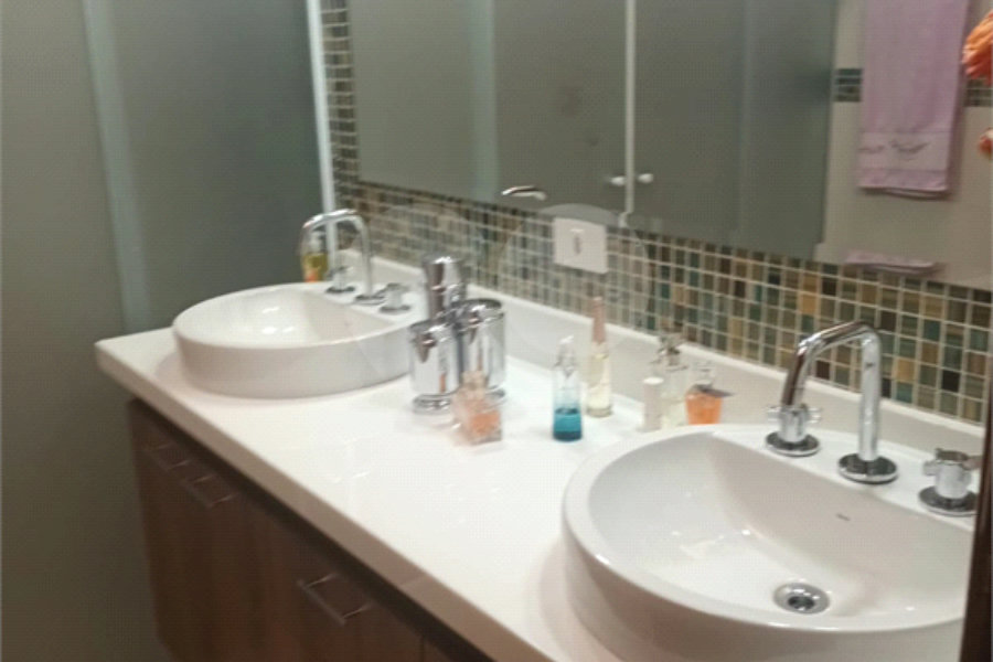 Sobrado à venda com 4 quartos, sendo 1 suíte, em Tremembé, São Paulo, SP