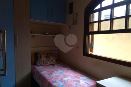 Casa à venda com 4 quartos, sendo 2 suítes, em Jardim Vila Galvão, Guarulhos, SP