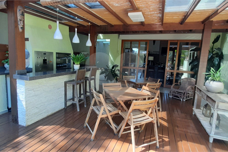 Casa à venda com 4 quartos, sendo 3 suítes, no condomínio Sausalito, Mairiporã - SP