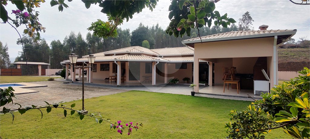 Casa à venda com 4 suítes no Centro, Extrema, MG