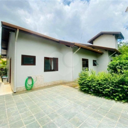 Casa à venda com 3 quartos, sendo 1 suíte, no condomínio Recanto dos Paturis, Vinhedo - SP