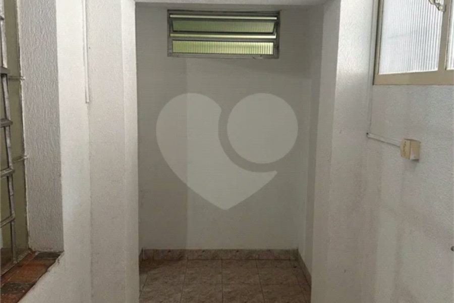Sobrado à venda com 2 quartos em Vila Zat, São Paulo, SP