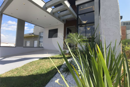 Casa à venda com 3 quartos, sendo 1 suíte,  no condomínio Horto Florestal Villagio, Sorocaba - SP