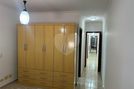 Sobrado à venda ou para alugar com 3 suítes em Vila Sônia, São Paulo, SP