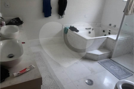 Casa à venda com 3 quartos, sendo 2 suítes,  em Vila Galvão, Guarulhos, SP