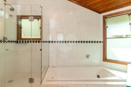 Casa à venda com 4 quartos, sendo 2 suítes, em Jardim Marajoara, São Paulo, SP