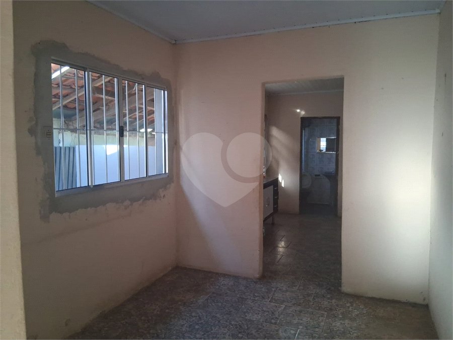 Casa à venda com 2 quartos em Vila Hungria, Itapetininga, SP