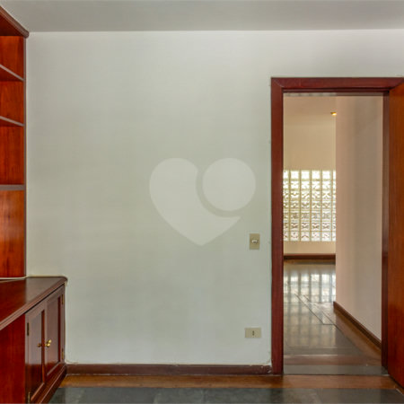 Casa à venda com 4 quartos, sendo 3 suítes,  no condomínio Vila das Flores, São Paulo - SP