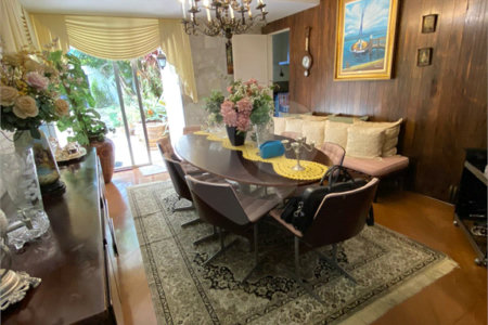 Casa à venda com 4 quartos, sendo 1 suíte,  em Vila Oliveira, Mogi das Cruzes, SP