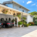 Casa à venda com 5 quartos, sendo 4 suítes, em Interlagos, São Paulo, SP