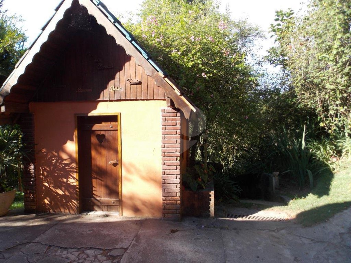 Sobrado à venda com 6 quartos, sendo 4 suítes, em Parque Petrópolis, Mairiporã, SP