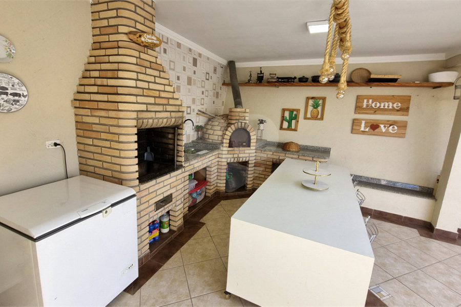 Sobrado à venda com 4 quartos, sendo 1 suíte, em Tremembé, São Paulo, SP