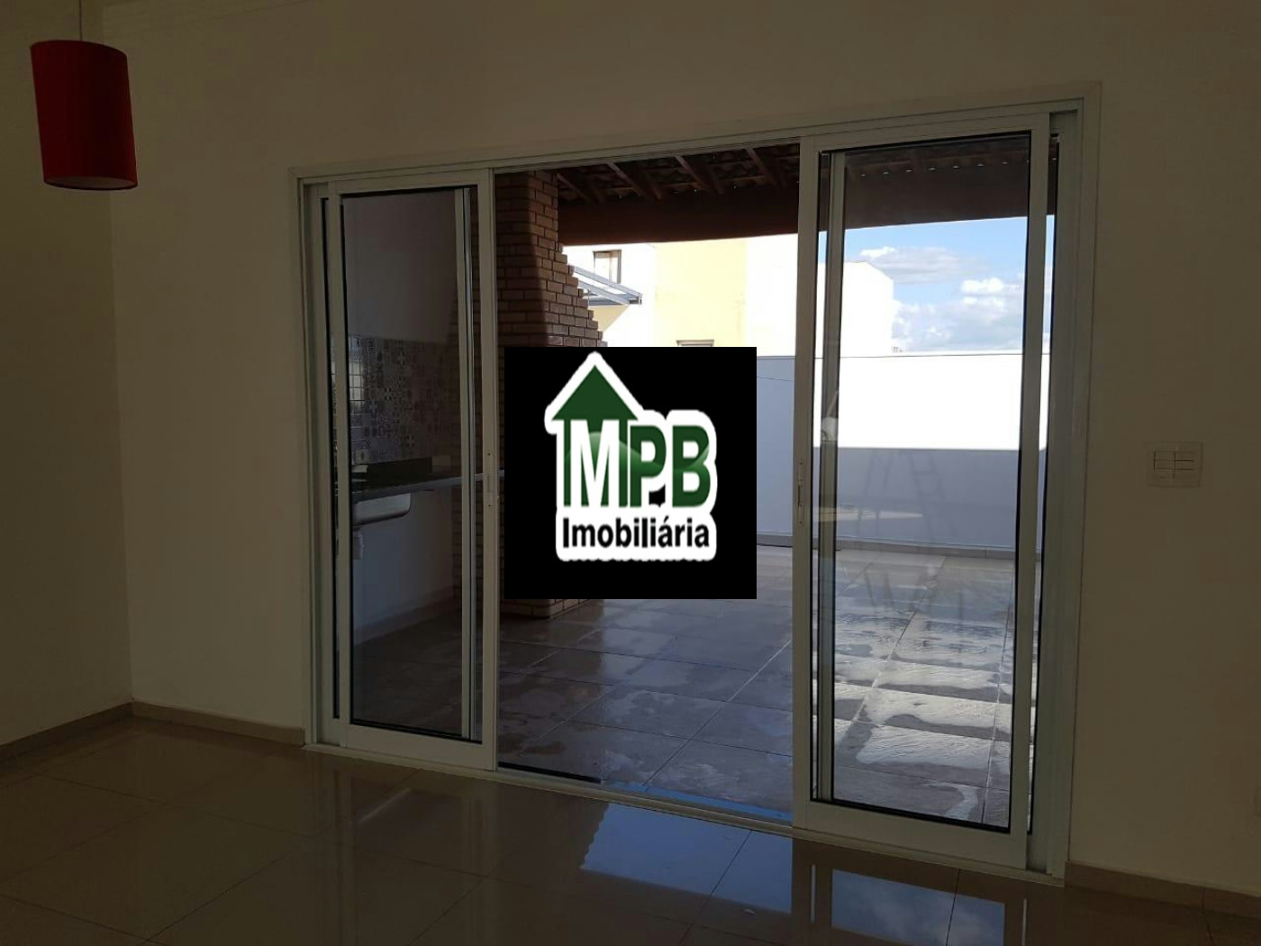 Sobrado à venda com 3 quartos, sendo 1 suíte, no condomínio Horto 3, Sorocaba - SP