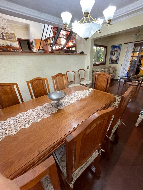 Casa à venda com 9 quartos, sendo 4 suítes, em Condomínio Flamboyant-b, Atibaia, SP