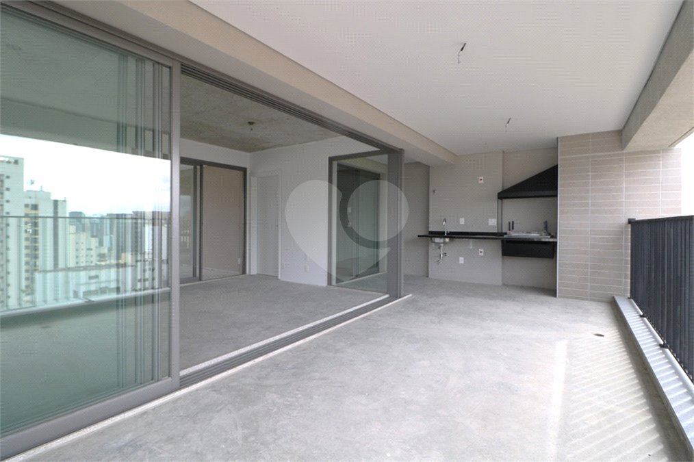 Apartamento à venda com 3 suítes em Moema, São Paulo, SP