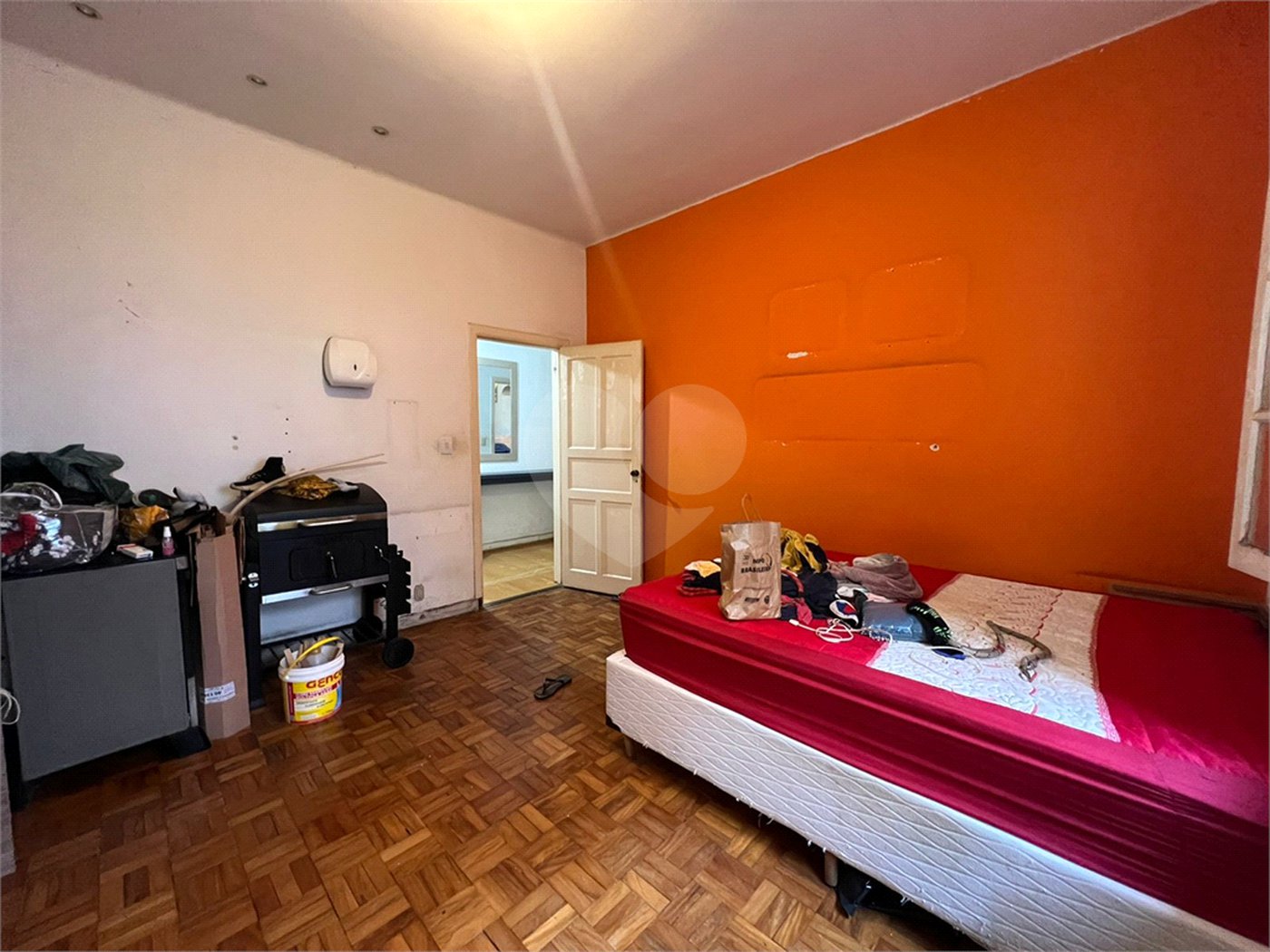 Casa à venda com 4 quartos, sendo 1 suíte,  em Jardim Colombo, São Paulo, SP